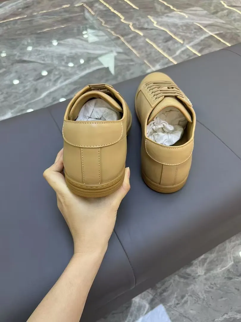 Men's Men's Shoes 💰400 [New Style] 🐝🐝DG men's calfskin sneakers Portofino Yacht shoes, simple and versatile design, unique saddle leather soles. The Dolce &G logo rear wing is the icing on the cake. Imported cowhide + rubber outsole Size: 39-44 (customized at 38.45)